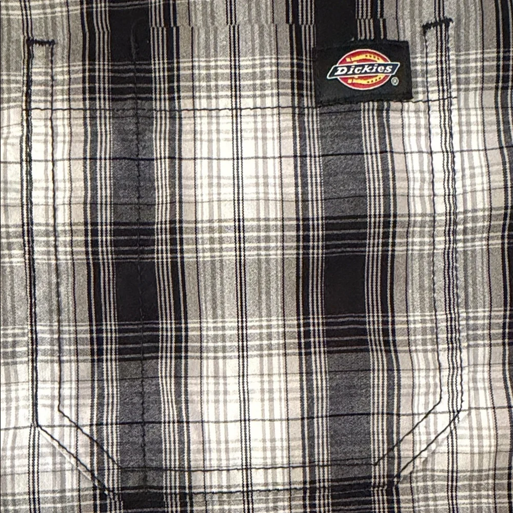 Dickies Casual Plaid Button Down Shirt Relaxed Fit Lightweight Short Sleeve - Picture 3 of 6